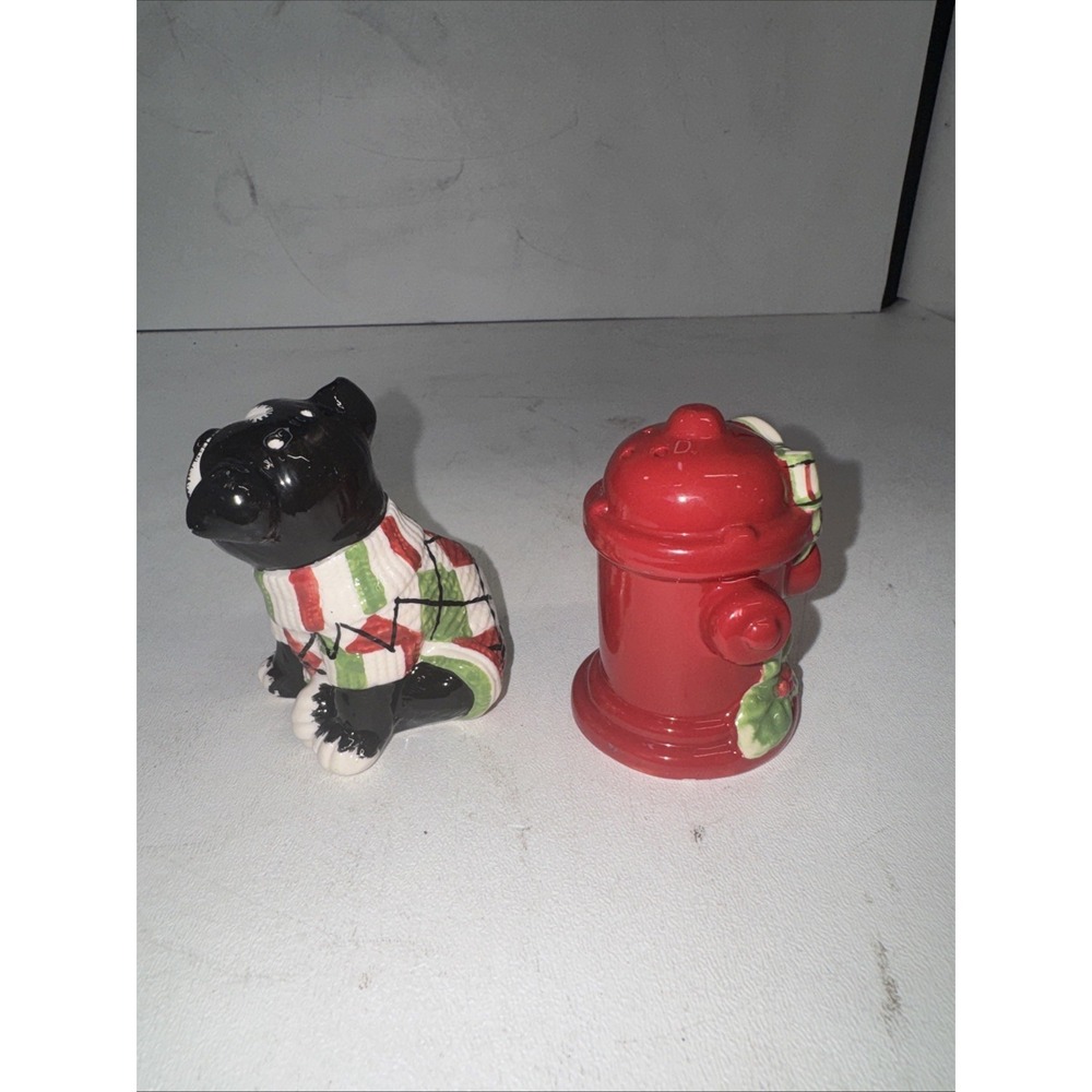 Salt And Pepper‎ Shaker. A Black And White Bulldog Wearing A Plaid Sweater. - Picture 2 of 5